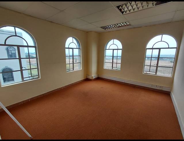 138M² OFFICE TO LET IN GRAND CENTRAL